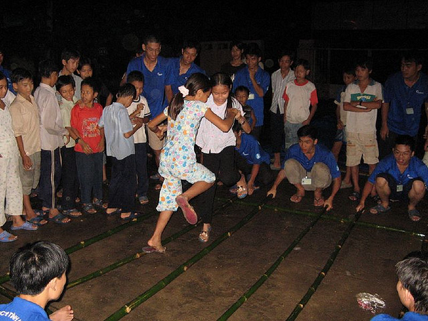 vietnamese kids playing
