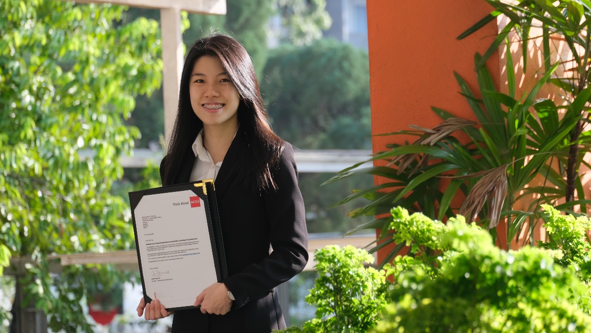 Caroline Ng Yi-Wye is the first Malaysian to achieve the highest mark in the world for Strategic Business Leader paper in the ACCA December 2019 examinations.